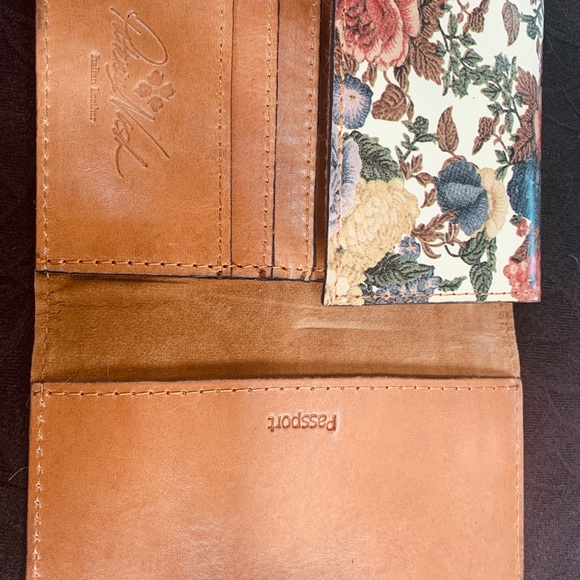 Patricia Nash Passport Holder and Wallet - Picture 2 of 6